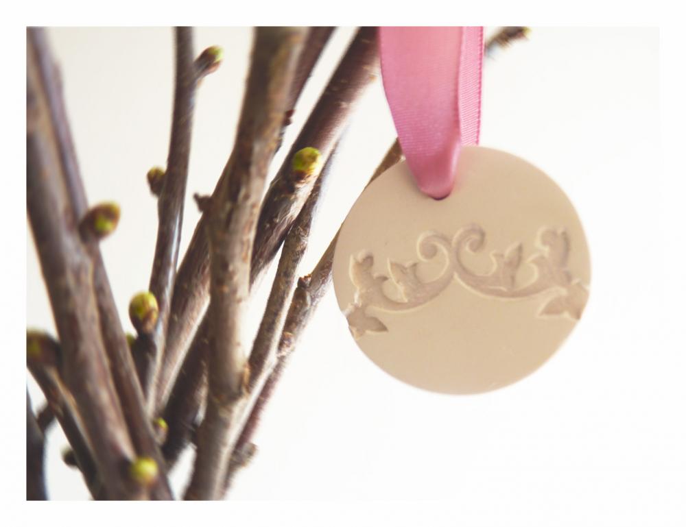 Romantic valentines French crown design ornaments - Set of4, white ceramic, pearl painted.